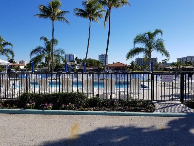 Building Photo - 6207 Bay Club Dr Unit 1