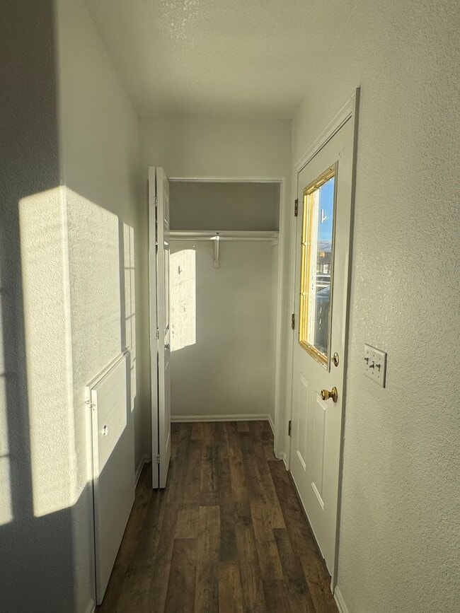 Photo - 481 1/2 Tracy Dr Unidad #1