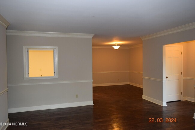 Photo - 120 Racquet Ln