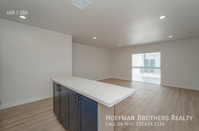 Photo - 204 E 29th St