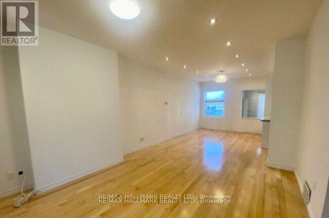 Photo - 228 Gainsborough Rd