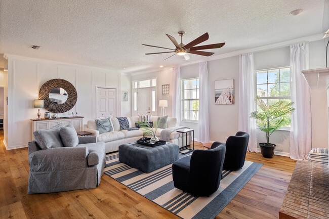 Building Photo - 4 Susan Pl