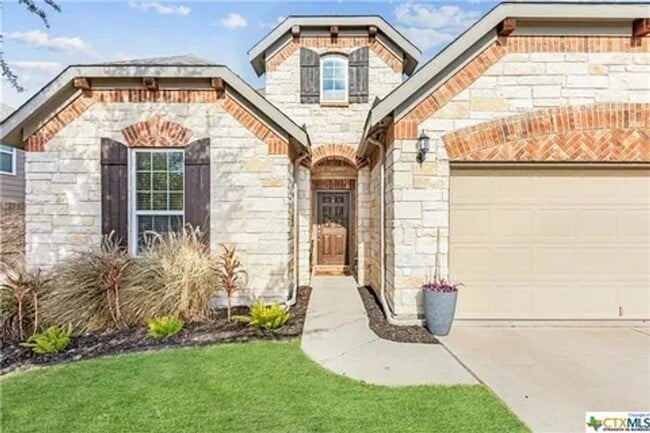 Photo - 807 Old World Dr