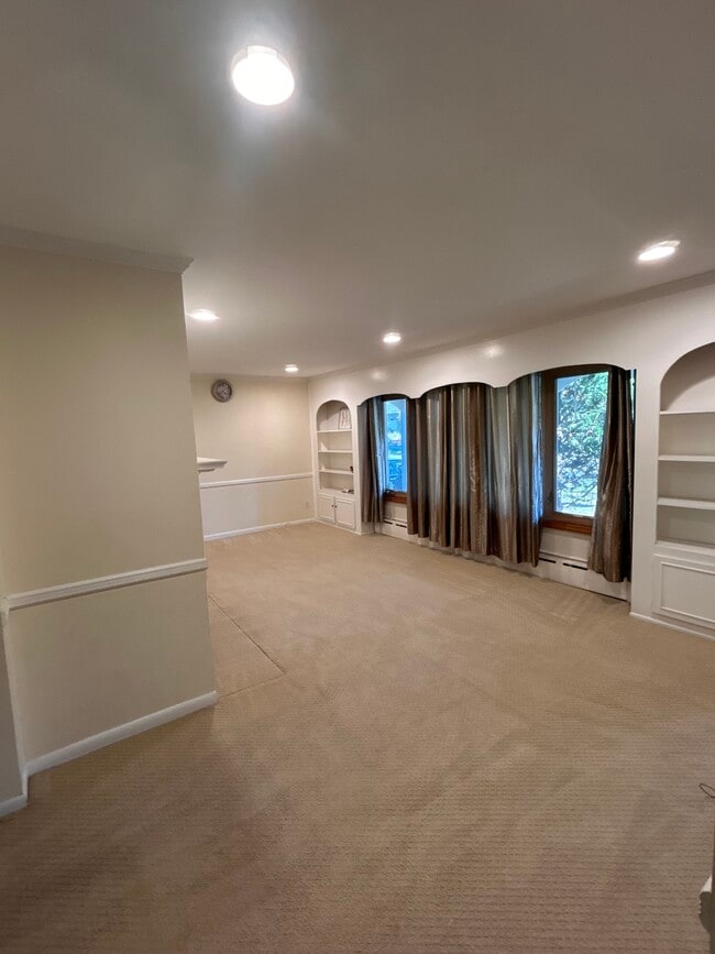 Photo - 879 Grove Ave