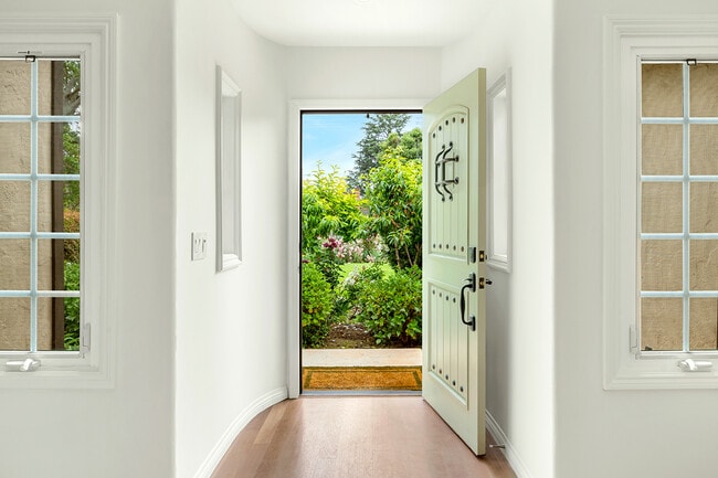 Light-filled, inviting entryway - 2173 San Pasqual St