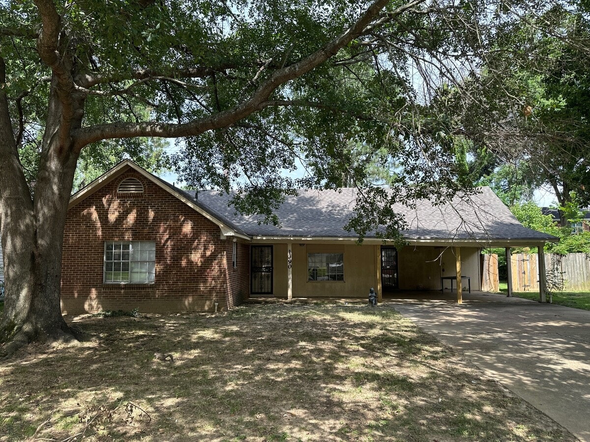 Photo - 1390 Greenland Rd House