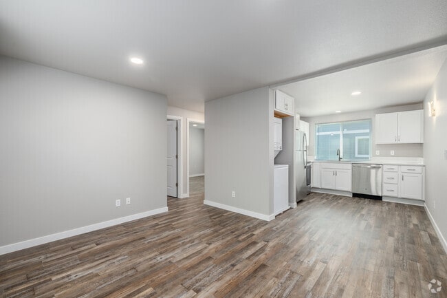 2BR, 1BA - 656SF - Living Room - 1126 Sleater Kinney Rd SE