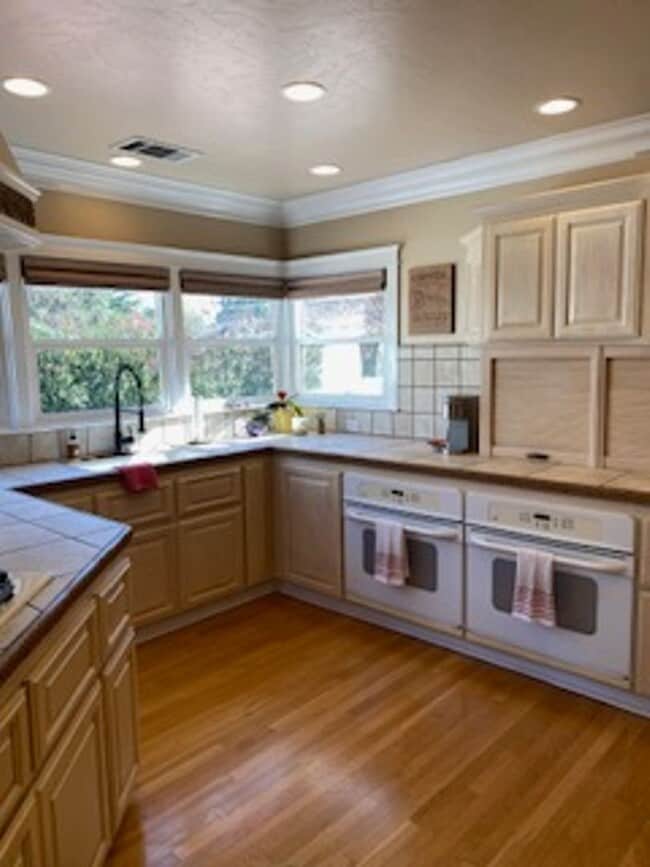 Photo - 1420 W Kaweah Ave