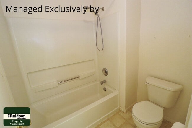 Building Photo - Northeast Pet Friendly Townhome!