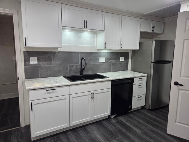 Photo - 8546 Kessler St