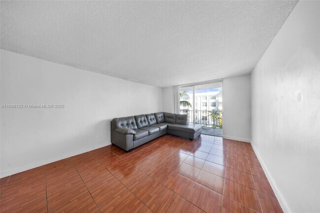 Photo - 492 NW 165th St Unidad C-512