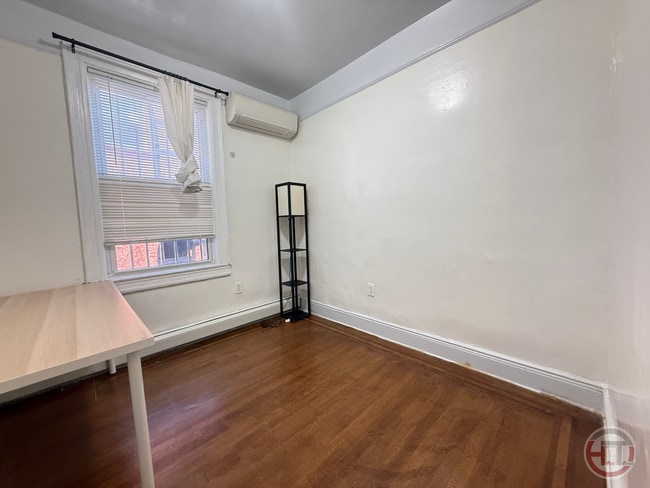 Photo - 2889 E 195th St