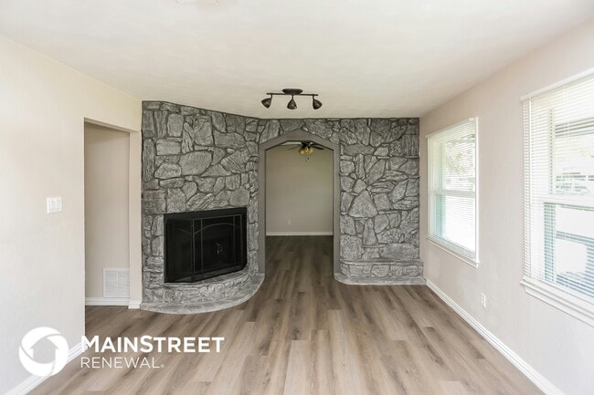 Photo - 317 Worthy St