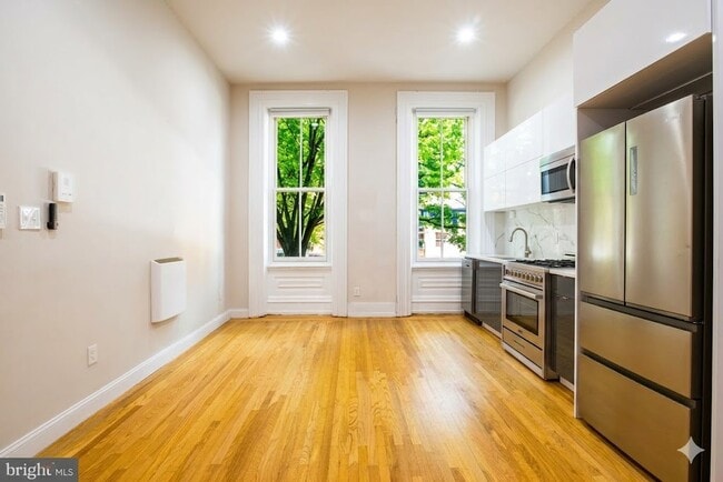 Building Photo - 333 S 21st St Unit 1F