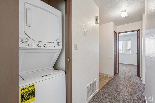 Plan 2 - 2BR, 1BA - 871SF - Laundry