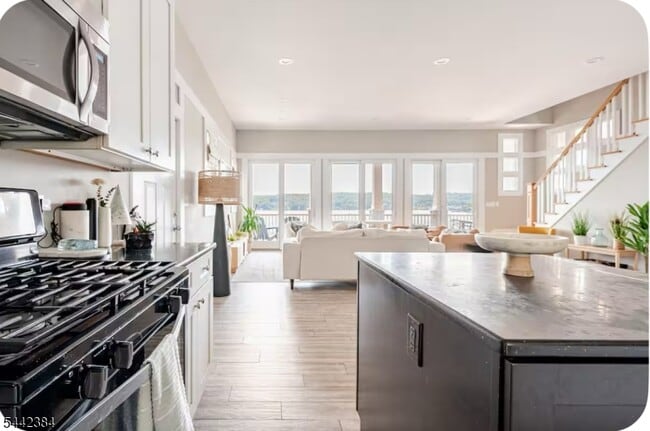 Photo - 307 Lakeside Blvd
