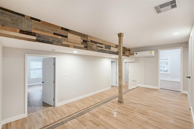 Photo - 2511 San Gabriel St