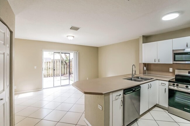 Building Photo - 964 Summit Lake Dr