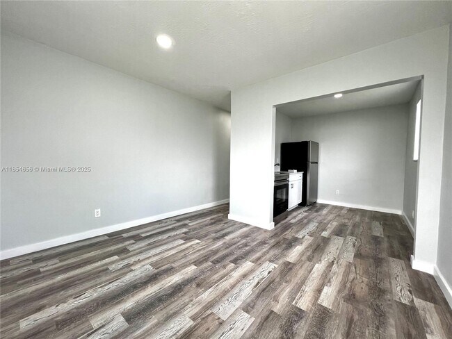 Photo - 725 NW 7th Ave Unit 2