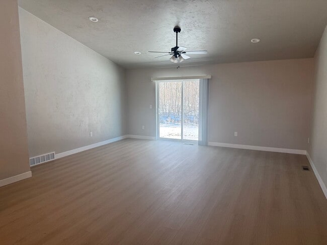 Photo - 2625 Lawrence Ln Unit 2625