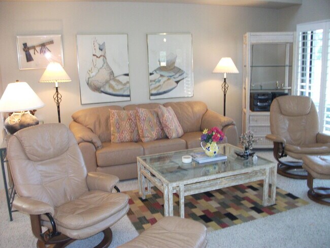 107 Racquet Club Dr N