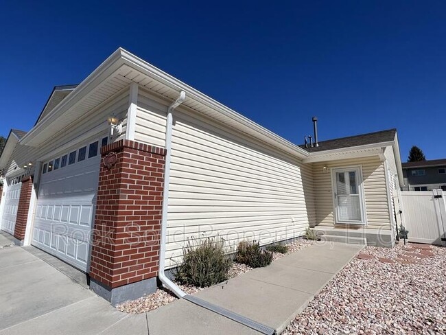 Building Photo - 6003 Crow Rd