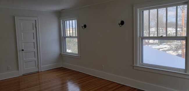Bright Living Room - 1226 Union St Unit Up