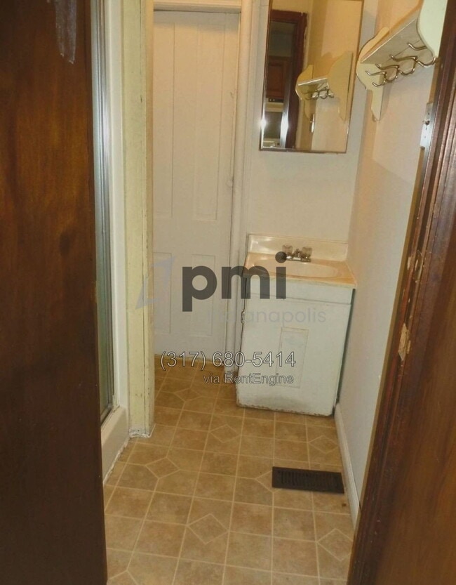 Photo - 315 E 11th St