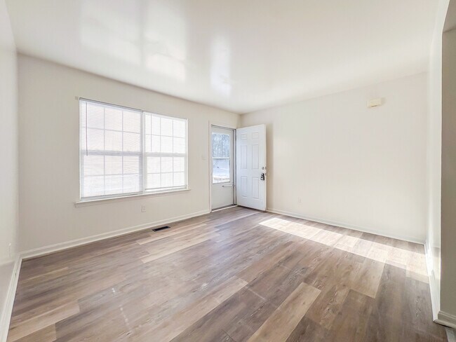 Photo - 160 Lancaster Creek Dr