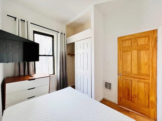 Photo - Furnished room/NOT APARTMENT Unit 4L