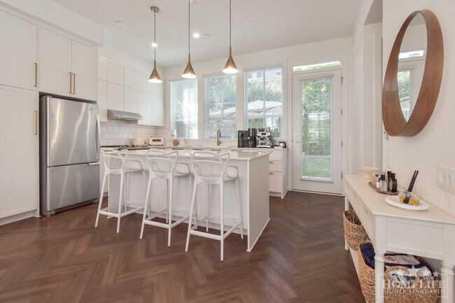 Bright & Spacious Townhome with Rare Large Yard in South Surrey