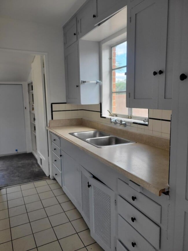 Photo - Charming 2-Bedroom Brick Home Near U of A ...