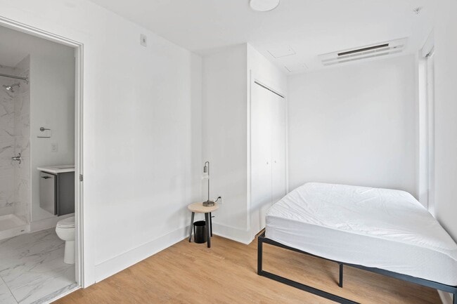 District Co-Living (Furnished Rooms)