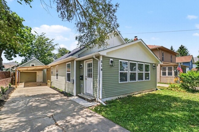 Photo - 319 Dunham St
