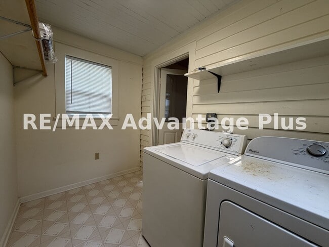 Photo - 711 Monroe St