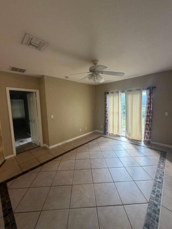 Photo - 2109 Dock St