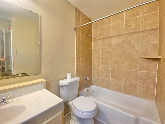 Photo - 1110 42nd St Unit B