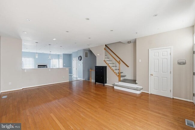 Photo - 554 Ellison Ct