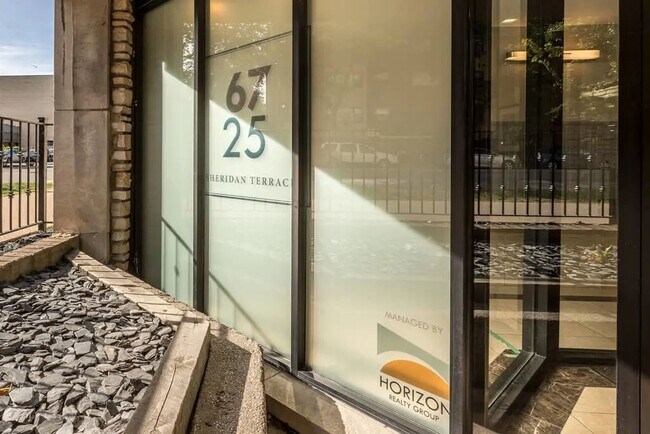 Photo - 6725 N Sheridan Rd