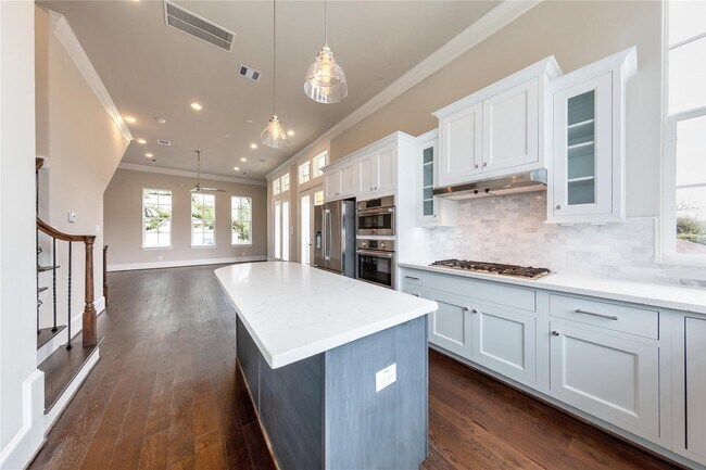 Photo - 2702 Harvard St