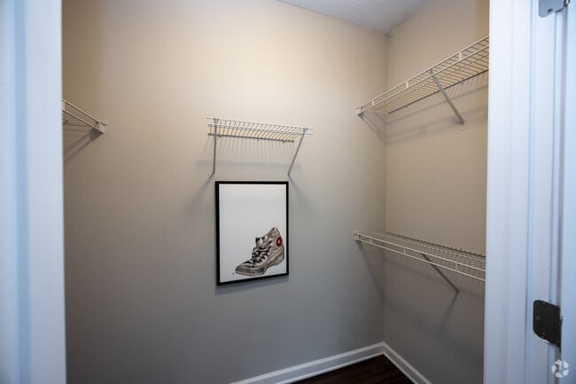 2BR, 2BA - 1150SF