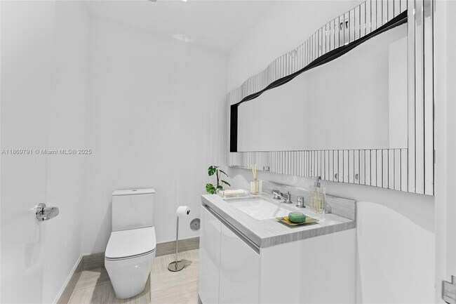 Photo - 16901 Collins Ave Unidad 503