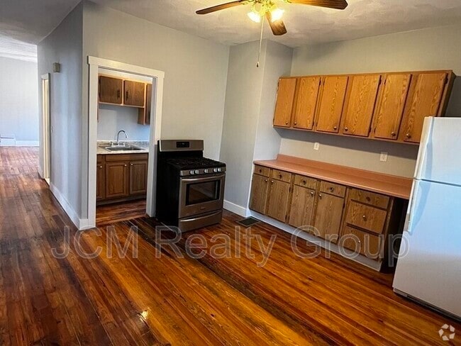 Building Photo - 155 Essex St Unit 3 / 3rd Floor Rental