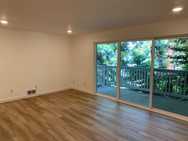 Photo - Beautiful Lakefront 2 Bed 1.75 Bath Condo ...