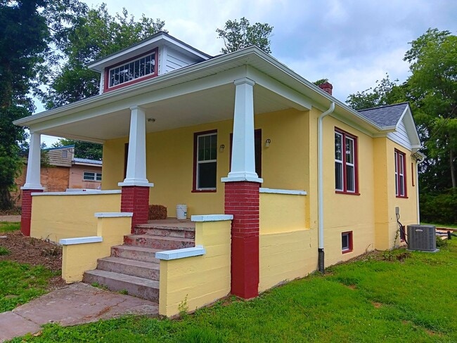 Photo - Radford, 3BR / 1BA, Available 8/14