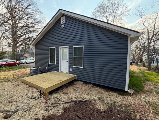 Photo - Open concept, location and easy living!