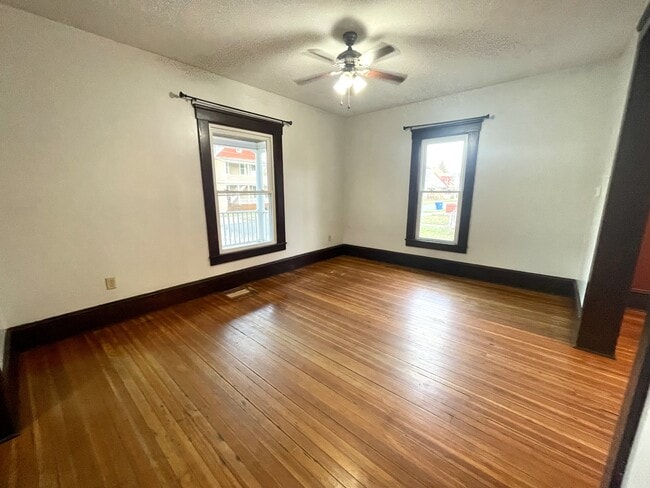 Photo - 107 Maple Ave