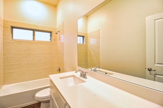 Photo - 7401 Hawthorne Wy