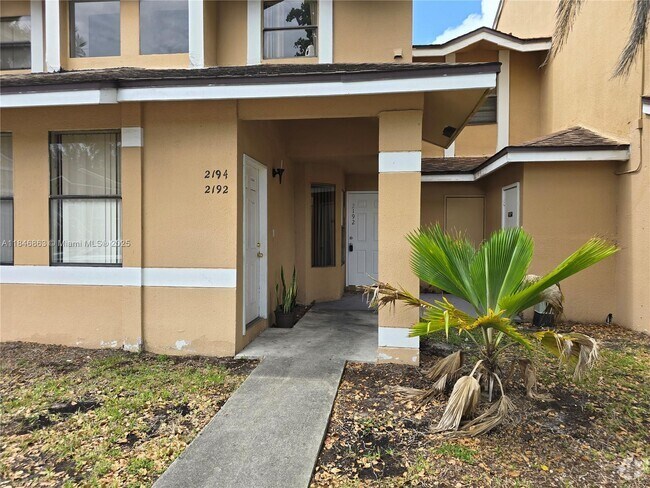 Building Photo - 2192 SW 80th Terrace Unit 2192 Rental