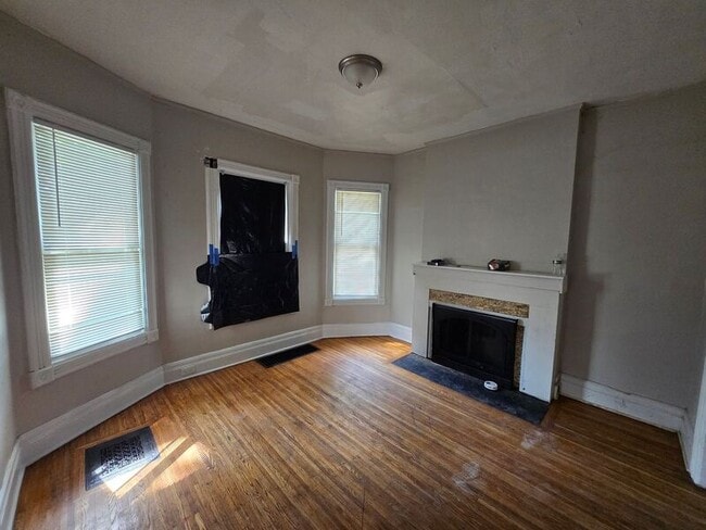 Photo - 641 N Goodman St Unit Lower